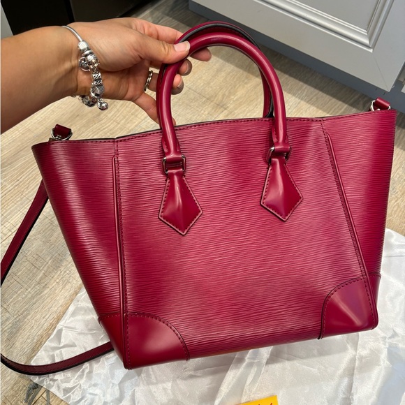 Authentic Louis Vuitton Fuchsia Epi Leather Phenix PM Bag - Picture 4 of 11